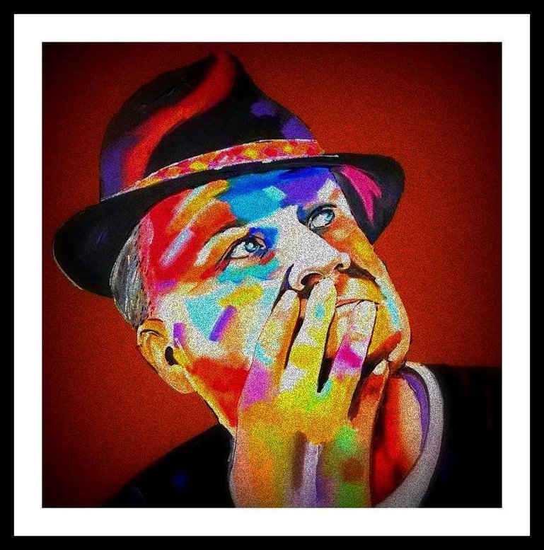 Tonnie Voorn met hoed, portret in kleur